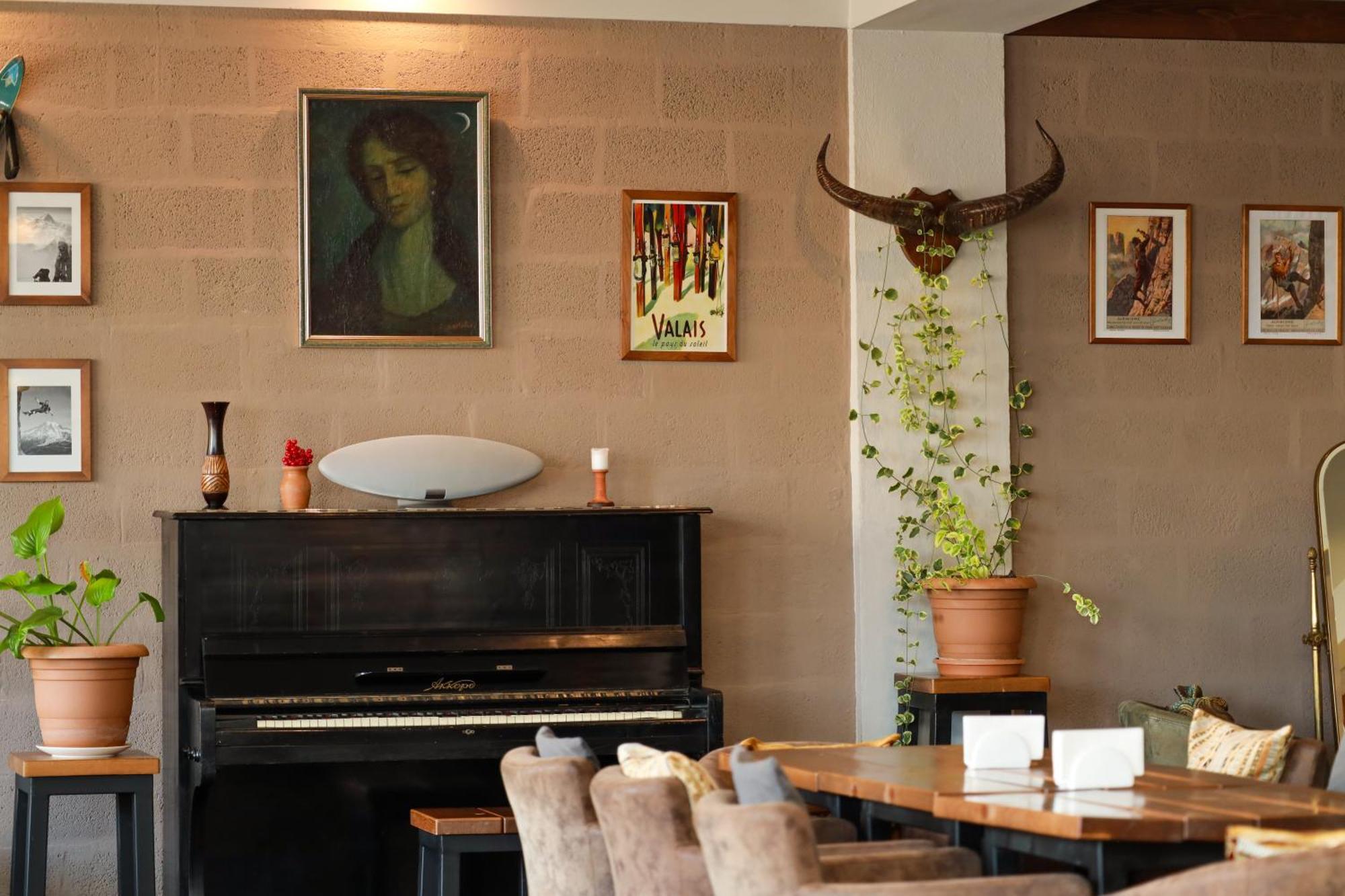 Alpine Lounge Boutique Hotel Kazbegi Kültér fotó